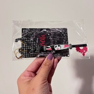 3/$20 ☀️ Cruella Disney Store Collectible Key